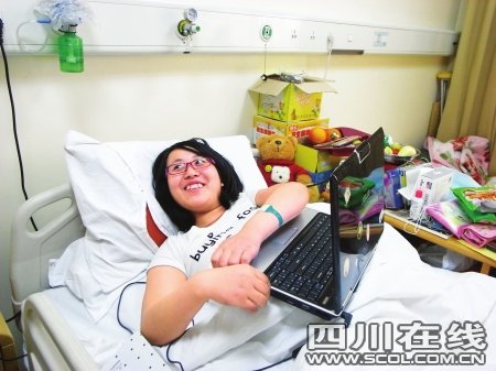 女孩因地震截肢 病房里寫10萬字勵(lì)志書(圖)
