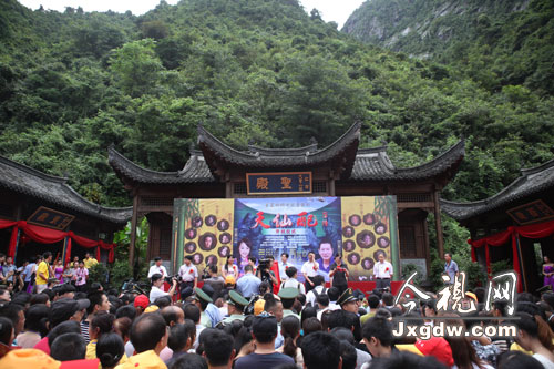 《天仙配后傳》大覺(jué)山開(kāi)機(jī) 產(chǎn)后曹穎辣媽亮相