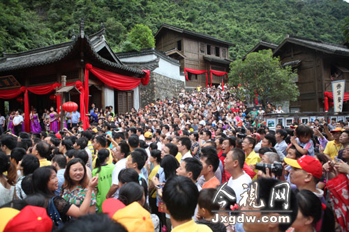 《天仙配后傳》大覺(jué)山開(kāi)機(jī) 產(chǎn)后曹穎辣媽亮相
