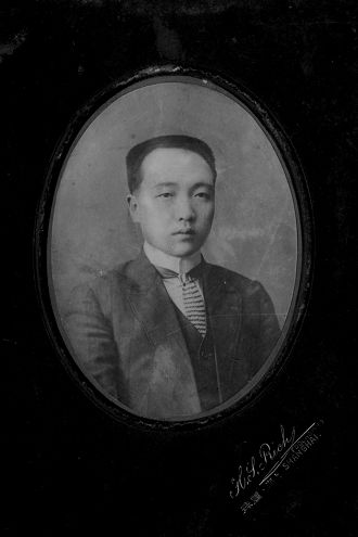 井勿幕、井岳秀后裔：我們經歷了爺爺墓園的變遷