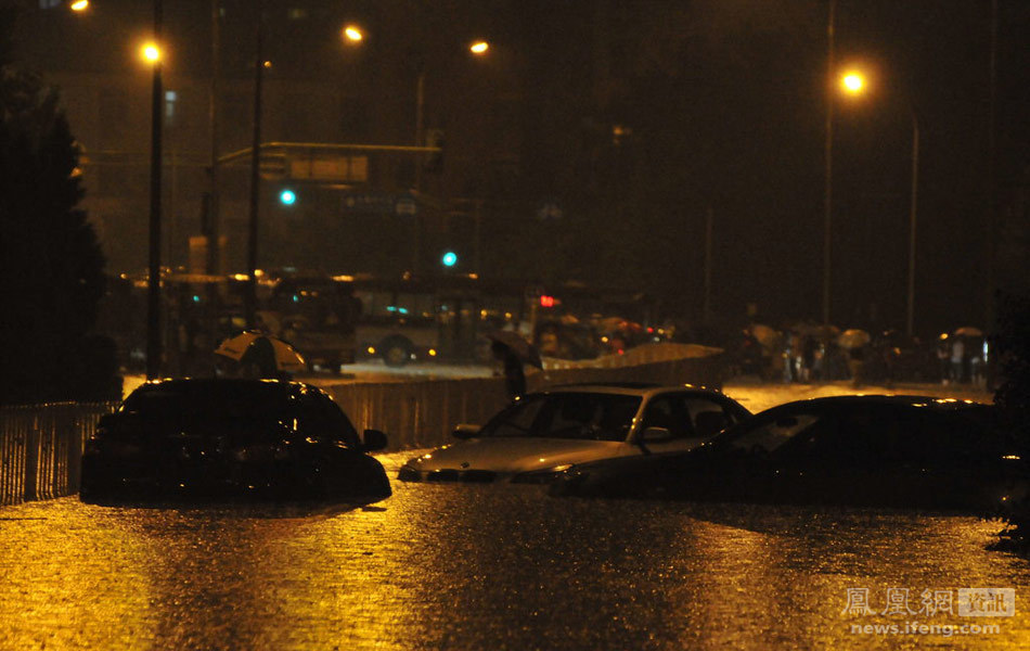 北京暴雨驚人景象