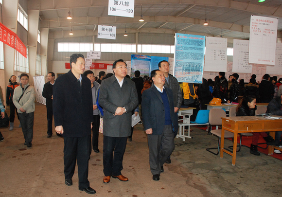 全國高校畢業生就業服務周兵團人才招聘大會在石大舉行