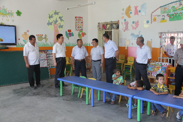 駐第三師紅旗農場的“訪惠聚”工作組開展工作掠影