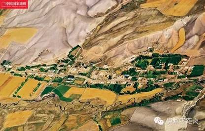 伊犁零距離：伊犁：藍(lán)與綠，你不曾遇到的純粹