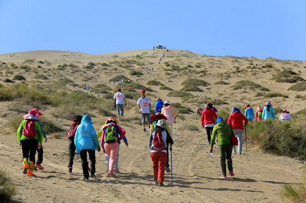 全民健身：沙漠徒步公益行