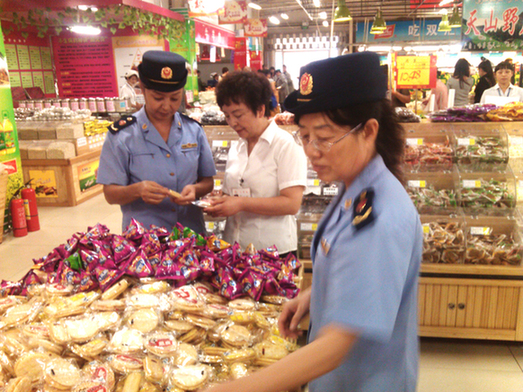 哈密市工商局二早二查迎“雙節”