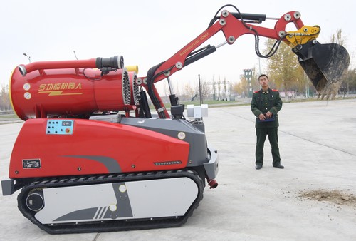 新疆首臺消防機器人亮相克拉瑪依