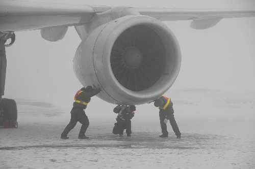 霧雪頻擾邊城 南航新疆全力打好春運收官戰