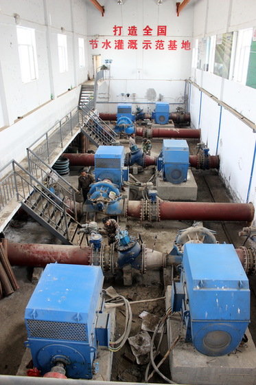 新疆兵團第六師共青團農(nóng)場運用全國領(lǐng)先的滴灌技術(shù)節(jié)水效果明顯