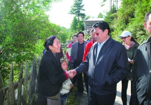 白瑪赤林在亞東縣視察災情：盡快解決災區突出問題 積極生產自救 重建美好家園