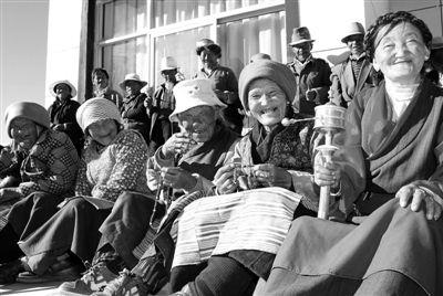 西藏健全社會保障體系 讓群眾沒有后顧之憂