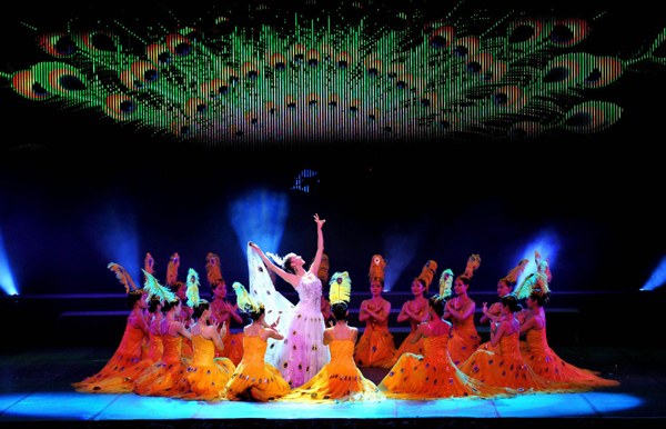 民族風(fēng)情歌舞表演扮靚“昆交會”