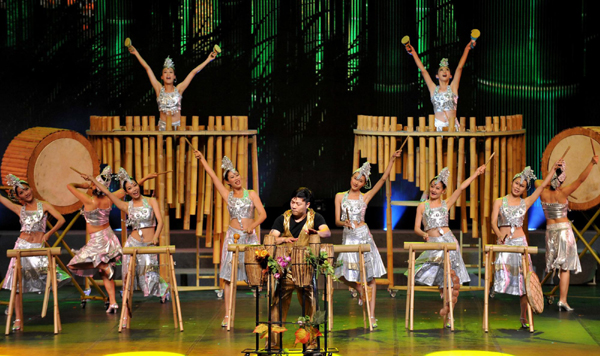 民族風情歌舞表演扮靚“昆交會”