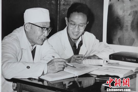 百歲名醫扎根云南50載　被稱“云南第一刀”