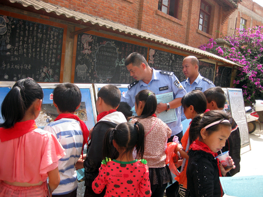 開遠鐵路公安到玉蒙鐵路沿線學校開展愛路護路宣傳
