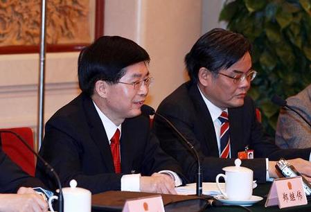 宗慶后等7位來(lái)自浙江的代表接受記者集體采訪