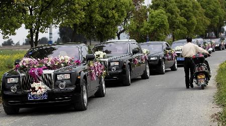 車價上億“超豪華”迎親車隊亮相溫州