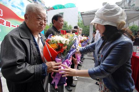 杭州：薪火相傳迎建黨90周年