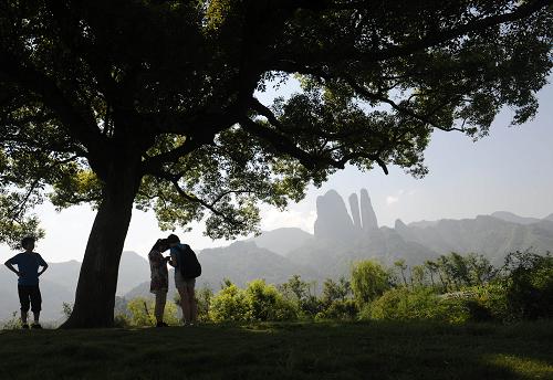 保護世界自然遺產 浙江江郎山“休游”一日