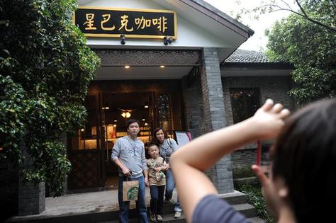 星巴克“入駐”靈隱引熱議　觸痛誰的神經？