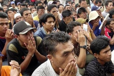 Acehnese pray for peace after watching the signing of a peace agreement between Indonesia's government and the Free Aceh Movement in Helsinki on TV at Baiturahman mosque in Banda Aceh, Indonesia, Monday, Aug. 15, 2005.