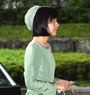 Princess Sayako arrives at the Imperial Palace to attend a ceremony to formally announce the date of her wedding in Tokyo October 5, 2005. Sayako will get married to Tokyo city hall employee Yoshiki Kuroda on November 15.
