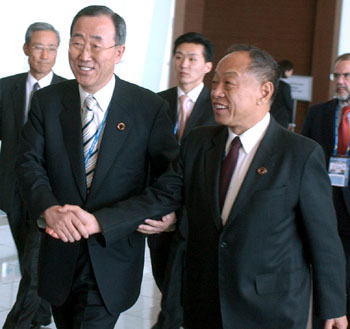 The foreign ministers of China and the Republic of Korea (ROK) yesterday urged Japanese Prime Minister Junichiro Koizumi to realize how visits to the Yasukuni Shrine a symbol of the country's past militarism rekindle painful memories.