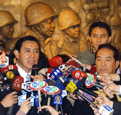 Taiwan's two main opposition leaders failed to make a breakthrough in achieving a possible merger yesterday, despite a four-hour closed-door meeting aimed at boosting their strength against the ruling Democratic Progressive Party (DPP).