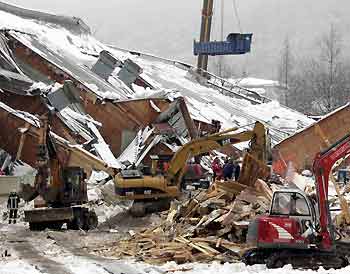 Heavy equipment is used to remove the rubble from the collapsed ice skating rink in Bad Reichenhall, southern Germany January 4, 2006.