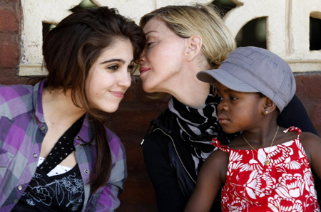 Madonna returns to Malawi on charity trip