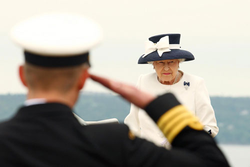Photos:Queen Elizabeth II helps celebrate Canadian navy's 100th