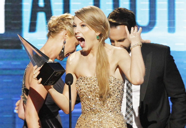 Celebrities perform at 2011 American Music Awards