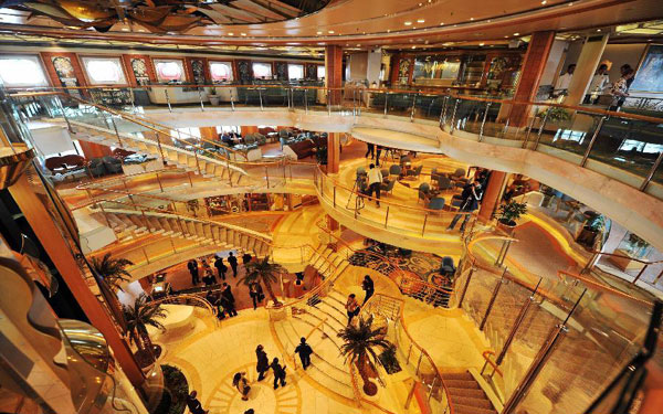 Cruise ships bring tourists to Tianjin