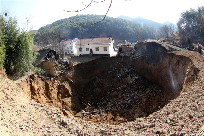 Cave-in destroys 12 houses in SW China