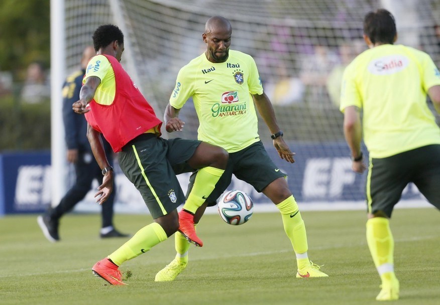 巴西隊長恢復參加合練 內馬爾等人水中訓練