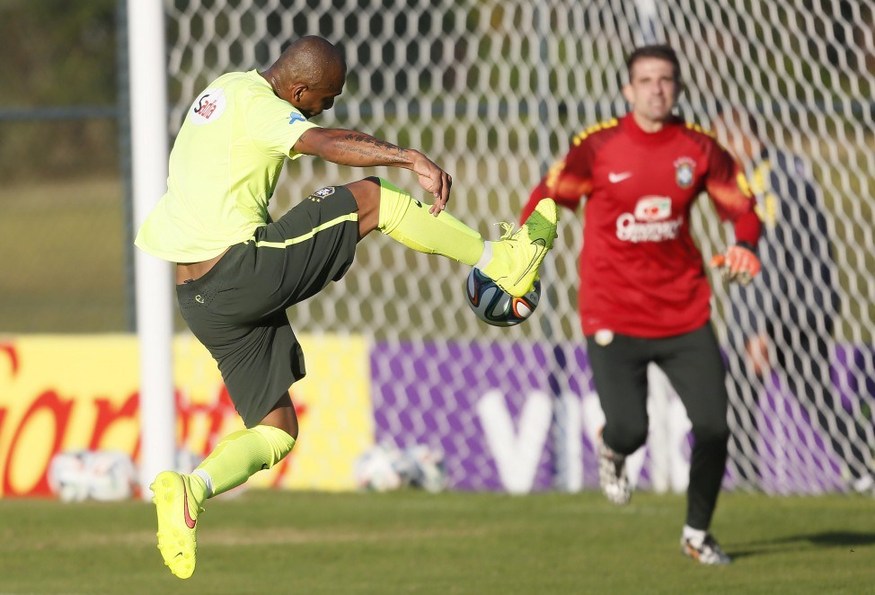 巴西隊長恢復參加合練 內馬爾等人水中訓練