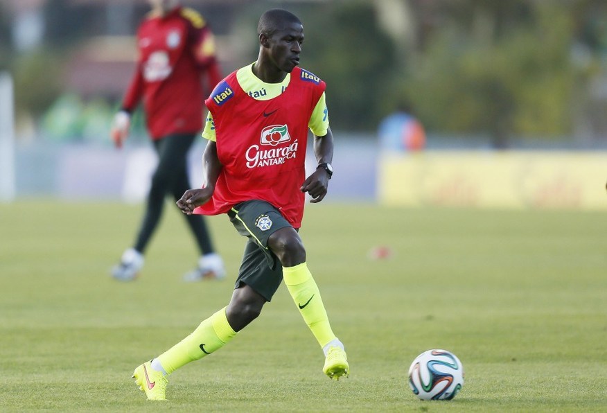 巴西隊(duì)長(zhǎng)恢復(fù)參加合練 內(nèi)馬爾等人水中訓(xùn)練