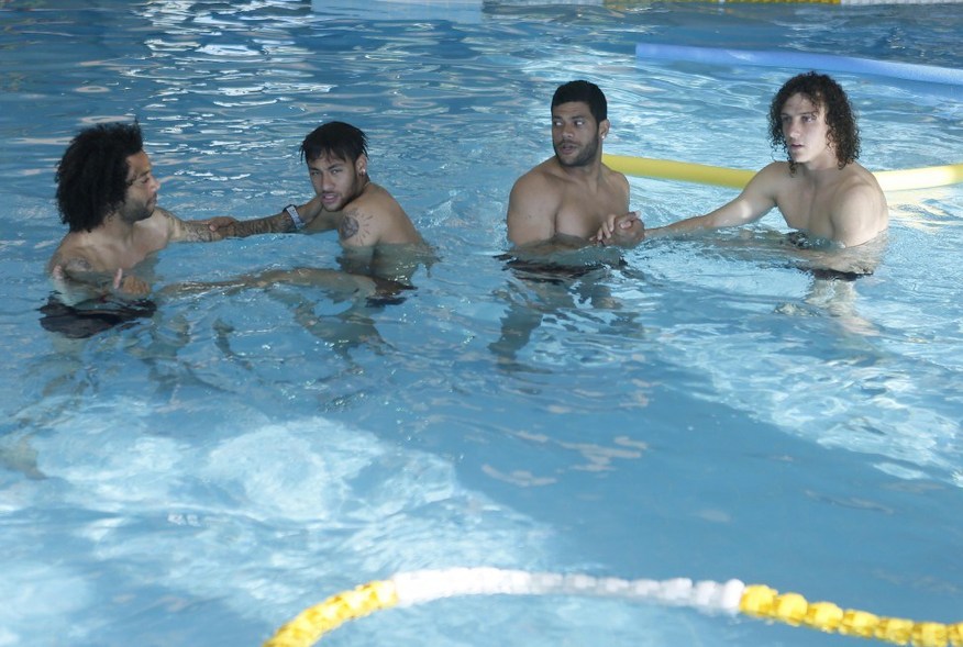 巴西隊長恢復參加合練 內馬爾等人水中訓練