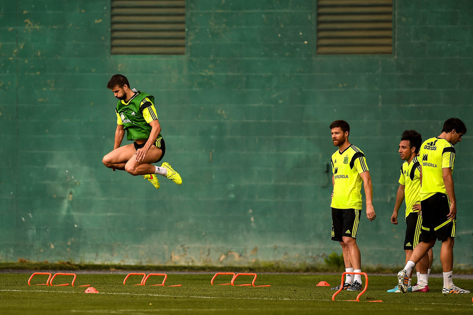 西班牙訓練拉莫斯玩倒鉤 眾將苦練彈跳力