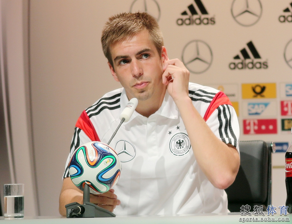 德國召開發(fā)布會 拉姆許爾勒暢談表情輕松