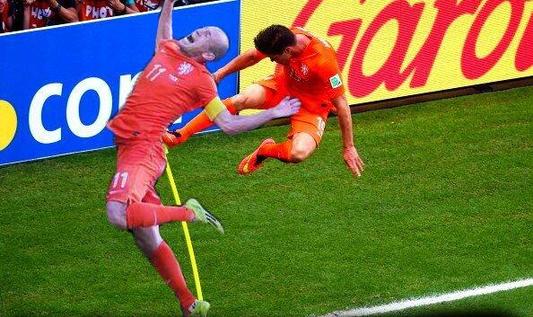 假摔？羅本也被玩壞了