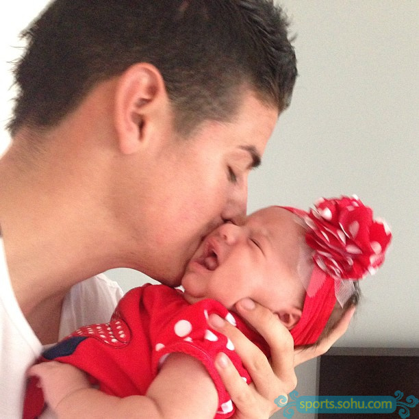 J羅私房照 90后妖星超級(jí)奶爸