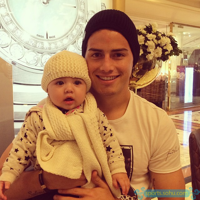 J羅私房照 90后妖星超級奶爸