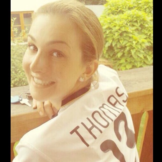 穆勒俏妻曬幸福照為老公戰決賽打氣