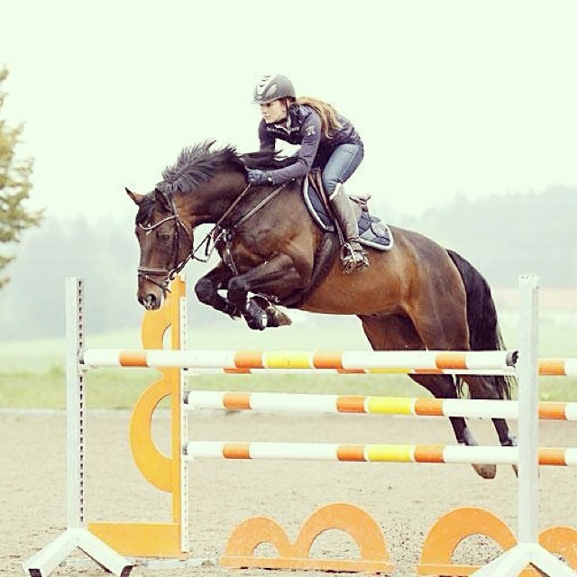 穆勒俏妻曬幸福照為老公戰決賽打氣