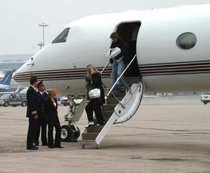 財富論壇包機到達首都機場