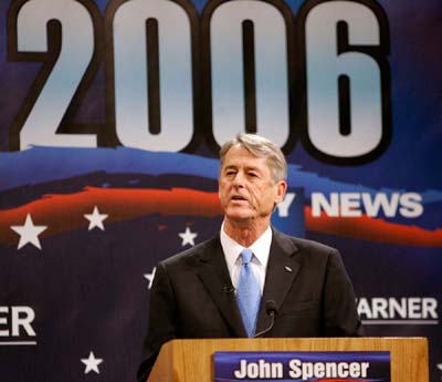 競(jìng)選對(duì)手稱希拉里長(zhǎng)得丑 不懂克林頓當(dāng)年為何娶她(圖)