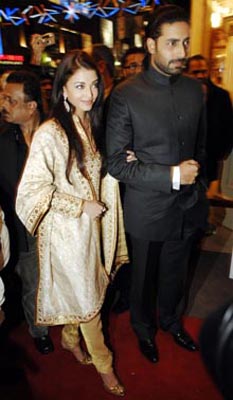 印度寶萊塢頭號男星低調迎娶世界第一美女