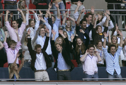 英國兩王子舉辦音樂會<FONT COLOR=#3A4EB8> 紀念母親戴安娜誕辰46周年</FONT>