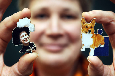 英國“王室拼圖”首亮相 84歲女王最愛“盲拼”